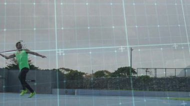 Dijital animasyon ile spor sahasına cirit atan sporcu. Atletizm, pist, teknoloji, rekabet, açık hava