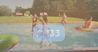 Bilardoda oynamak, sosyal medya animasyonu olan çocuklar, kont kaplama gibi. Yüzme, eğlence, topluluk, etkileşim, ilişki, eğlence