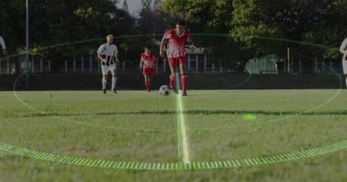 Futbolcular dijital hedefleme animasyonu ile sahada yer alıyorlar. Spor, teknoloji, rekabet, oyun, atlet, takım çalışması