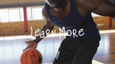 Okulda, animasyon metinleriyle basketbol oynayan iki erkek daha fazla şey öğrenin diyor. Takım çalışması, spor, yarışma, atletik, eğlence