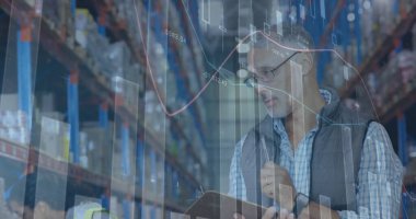 Depoda çalışan adamın istatistiksel veri işleme görüntüsü. küresel gönderim ve bağlantılar konsepti dijital olarak oluşturulmuş görüntü.