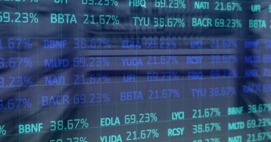 Dükkan içi mali veri işleme görüntüsü. küresel alışveriş, iş, dijital arayüz, teknoloji ve ağ konsepti dijital olarak oluşturulmuş görüntü.