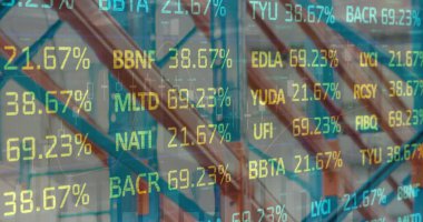 Boş deponun üzerinde veri işleme resmi. küresel sevkiyat, dağıtım ve bağlantılar konsepti dijital olarak oluşturuldu.