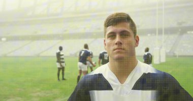 Stadyumdaki erkek rugby oyuncularının üzerindeki açık sarı ızgara görüntüsü. spor ve yarışma konsepti dijital olarak oluşturulmuş görüntü.