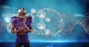 Top tutan erkek Amerikan futbolcunun üzerinde dönen dijital beyin görüntüsü. global spor, fitness ve veri işleme konsepti dijital olarak oluşturulmuş görüntü.