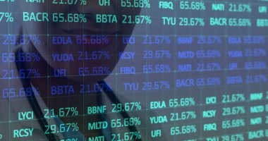 Kadın doktorların istatistik ve veri işleme görüntüleri. küresel tıp, sağlık hizmetleri, dijital arayüz ve teknoloji konsepti dijital olarak oluşturulmuş görüntü.