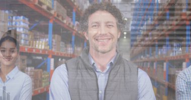 Depoda çalışanların veri işleme görüntüsü. küresel sevkiyat, dağıtım ve bağlantılar konsepti dijital olarak oluşturuldu.