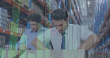 Depoda çalışan adamların istatistik ve mali veri işleme görüntüleri. küresel gönderim ve bağlantılar konsepti dijital olarak oluşturulmuş görüntü.