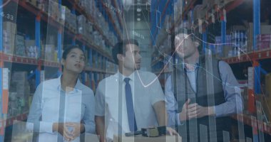 Depoda çalışan kadın ve erkeklerin istatistik ve mali veri işleme görüntüleri. küresel gönderim ve bağlantılar konsepti dijital olarak oluşturulmuş görüntü.