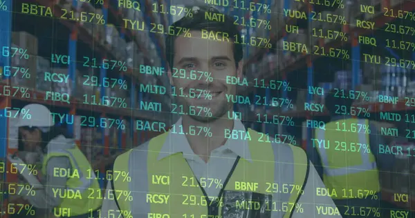 Depoda çalışan bir adamın mali veri işleme görüntüsü. küresel gönderim ve bağlantılar konsepti dijital olarak oluşturulmuş görüntü.