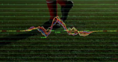 Futbol topunu tekmelemek, sahadaki veri analiz çizgilerinin animasyonunu yapan oyuncu. spor, atlet, yarışma, veri grafikleri, performans, dijital