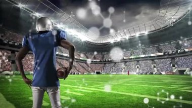 Büyük stadyumdaki sahada, mavi formalı futbolcu maça hazırlanıyor. Spor, atlet, yarışma, takım çalışması, hazırlık, üniforma