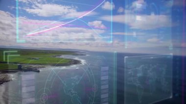 Okyanus ve tarlalarla kıyı manzarasının dijital veri grafiklerini kaplayan animasyon. Teknoloji, yenilik, çevre, sürdürülebilirlik, analiz, gelecek