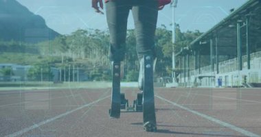 Piste hazırlanan protez bacaklı sporcu dijital animasyon kullanıyor. Run, sports, technology, innovation, futuristic, inteficity