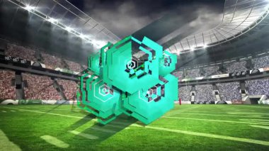 Bulutlu gökyüzünün altındaki boş stadyumda aydınlık stantlar ve yeşil alan. spor salonu, mimari, bulutlu, inşaat, altyapı, arena