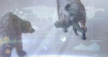 Finansal verileri ve dünya haritası olan ayı ve boğa figürleri animasyonu örtüyor. Finans, ticaret, borsa, yatırım, küresel, ekonomi