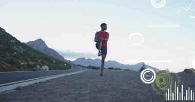 Veri işleme animasyon örtüsüyle dağ yolunda gerinen bir sporcu. Fitness, teknoloji, analitik, açık hava, performans, egzersiz