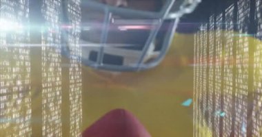 Kask takan, animasyondaki futbolcu dijital veriler ve ışık efektleriyle. Spor, teknoloji, görselleştirme, atlet, fütürist, dinamik