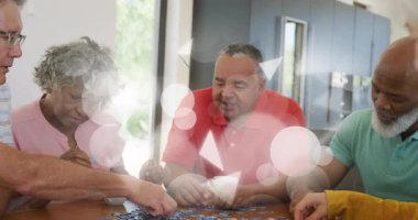 Yapboz oynuyoruz, eski dostlar sahnede kabarcıklar canlandırıyor. Son sınıflar, eğlence, oyun, eğlence, eğlence