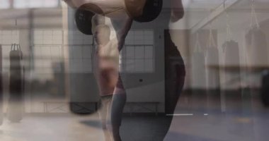 Spor salonunda, insanlar ağırlık kaldırıyor, animasyonla güç antrenmanına odaklanıyor. Egzersiz, spor, vücut geliştirme, vücut geliştirme, ağırlık kaldırma.