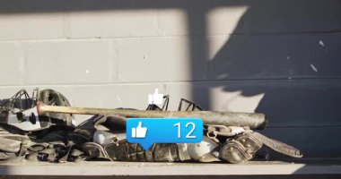 Sosyal medyanın bulunduğu bankta beyzbol takımları animasyon örtüsünü sever. Spor, ekipman, yedek kulübesi, dijital pazarlama, etkileşim, müdahale