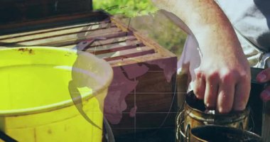 Küresel animasyon kaplamalı arıcılık ekipmanları, eller dikkatlice çalışıyor. Arı, bal, tarım, sürdürülebilirlik, eldiven, çevre