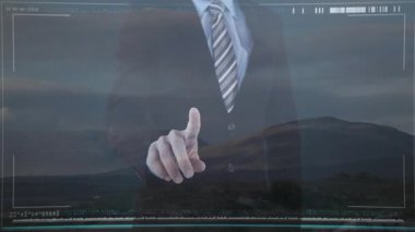 Takım elbiseli bir iş adamı üzerinde dijital beyin animasyonu. Yapay zeka, teknoloji, yenilik, dijital dönüşüm, fütürist, siber