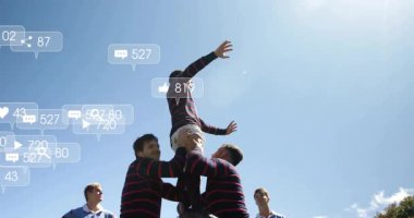 Arka planda sosyal medya simgelerinin animasyonuyla takım arkadaşı ve ragbi oyuncuları kaldırılıyor. Takım çalışması, sportmenlik, yoldaşlık, rekabet, aksiyon, atletizm