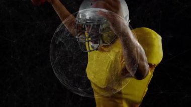 Futbol oynuyor, sarı formalı oyuncu dijital ağ animasyon arka planında. Spor, atlet, Amerikan futbolu, teknoloji, takım çalışması, sanal