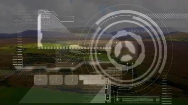 Tarlaları ve tepeleri olan manzaranın üzerinde gelecekteki dijital arayüz animasyonu. Teknoloji, yenilik, sanal, holografik, artırılmış çevre
