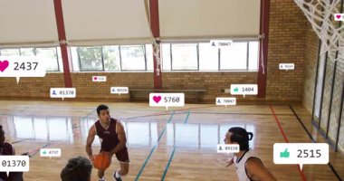 Basketbol oynamak, sosyal medya animasyonları ve yorumları olan oyuncular. Spor, dijital, etkileşim, bağlılık, bağlantı, takım çalışması