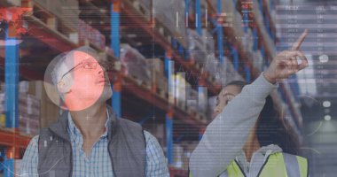 Depoda çalışanların veri işleme görüntüsü. küresel sevkiyat, dağıtım ve bağlantılar konsepti dijital olarak oluşturuldu.