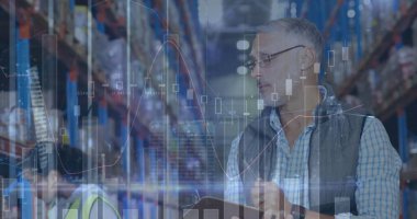 Depoda çalışan kadın ve erkeğin istatistik ve mali veri işleme görüntüsü. küresel gönderim ve bağlantılar konsepti dijital olarak oluşturulmuş görüntü.