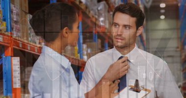 Depoda çalışanların veri işleme görüntüsü. küresel sevkiyat, dağıtım ve bağlantılar konsepti dijital olarak oluşturuldu.