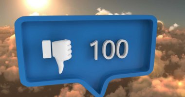 Gökyüzü arkaplanı üzerinde sayı metni olan farklı simgenin dijital görüntüsü. Sosyal medya, katılım, bağlantı, büyüme, etkileşim.