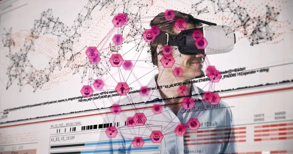 VR kulaklık takan bir adam üzerindeki bağlantı ağının görüntüsü. küresel iş, dijital arayüz, teknoloji ve ağ konsepti dijital olarak oluşturulmuş görüntü.