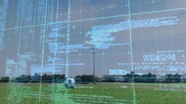 Sahada topa vurmak, dijital animasyon kaplamalı futbolcu. Spor, teknoloji, atlet, yarışma, etkileşimli, oyun