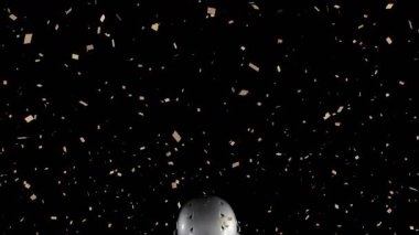 Konfetiyle kutluyor, sarı formalı futbolcu sahada. Futbol, atlet, kutlama, spor, yarışma, zafer