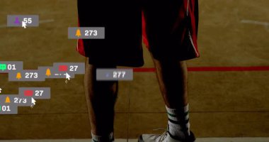 Sahada duran basketbol oyuncusu, sosyal medya bildirimlerini canlandırıyor. atlet, spor, teknoloji, dijital, etkileşim, animasyon