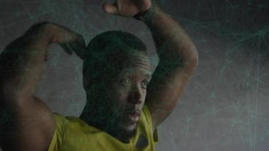 Gergin kollar, dijital ağ animasyonu olan bir adam gri arka planda. Teknoloji, yenilik, iletişim, bağlantı, fütüristik, ağ