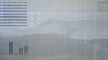 Veri çizelgeleri ve grafiklerin animasyonu puslu manzarayı dünya haritasıyla örtüyor. Analizler, görselleştirme, istatistikler, küresel, teknoloji, dijital