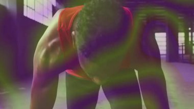 Animasyonda, kırmızı atlet renkli ışıklarla koşmaya hazırlanıyor. Atletizm, spor, koşu, rekabet, dinamik, hareket