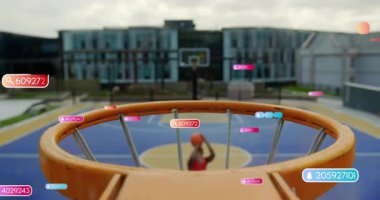 Basketbol oynamak, çember etrafında renkli animasyon veri etiketleri olan oyuncu. spor, teknoloji, dijital, atlet, enerjik, görselleştirme