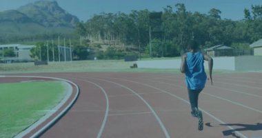 Pistte koşan, veri yörüngesi animasyon örtüşen sporcular, sıkı antrenman. Atletizm, spor, fitness, rekabet, performans, teknoloji