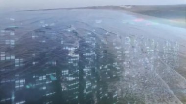 Kumlu sahil şeridi boyunca okyanus dalgalarını kaplayan dijital veri kalıplarının animasyonu. Teknoloji, soyut, geleceksel, yenilik