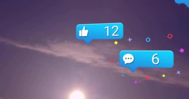 Parlak güneş ve bulutlu gökyüzü üzerine sosyal medya bilgilendirmeleri. technology, digital, growth, communication, futuristic