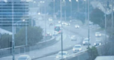 Yoğun otoyolda trafik vardı. Veri tabloları ve grafikler animasyonu örtüyordu. Ulaşım, analitik, görselleştirme, teknoloji, istatistik, bilgi
