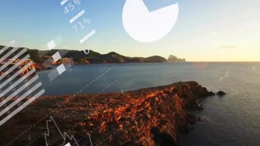 Dünya haritası ve veri haritaları günbatımında kıyı manzarası üzerinde animasyon çiziyor. Küresel, veri görselleştirme, analiz, dünya, ağ, teknoloji