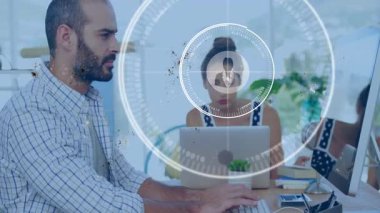 Dizüstü bilgisayarlarla çalışmak, dijital ağ bağlantılarını kullanan iş adamları animasyon. Teknoloji, ağ oluşturma, takım çalışması, işbirliği, iletişim, yenilik