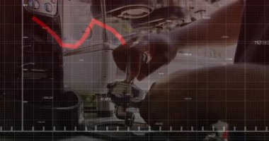 Kahve makinesinin üzerinde kırmızı çizgi grafik animasyonu ve espresso hazırlayan barista. Veri görselleştirme, iş, büyüme, analitik, kahve kültürü, kafe